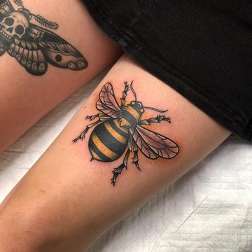 1652075898_12-o-tendencii-com-p-tatu-pchela-foto-12