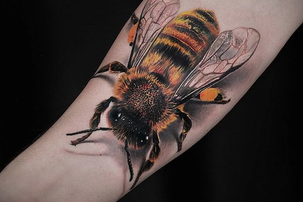 1652075906_1-o-tendencii-com-p-tatu-pchela-foto-1