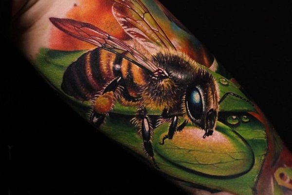 1652075925_7-o-tendencii-com-p-tatu-pchela-foto-7