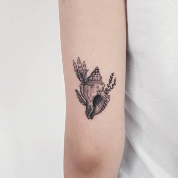 Beautiful-And-Elegant-Seashell-Tattoo-Ideas-1024x1024.jpg