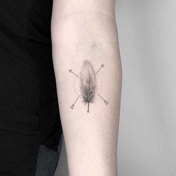 Fineline-feather-tattoo-by-Conz-Thomas.jpeg