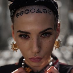 Татуировки на лице