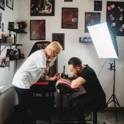 Почему онлайн-формат обучения не сделает вас тату-мастером?