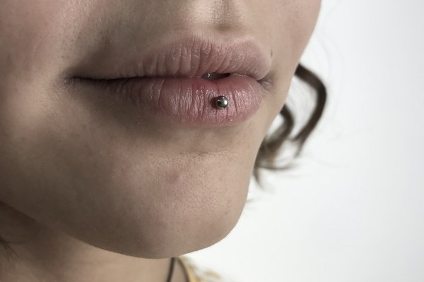 labret-piercing-dimitri-officina-tattoo-piercing-studio-milano-1709-773x1030.jpg
