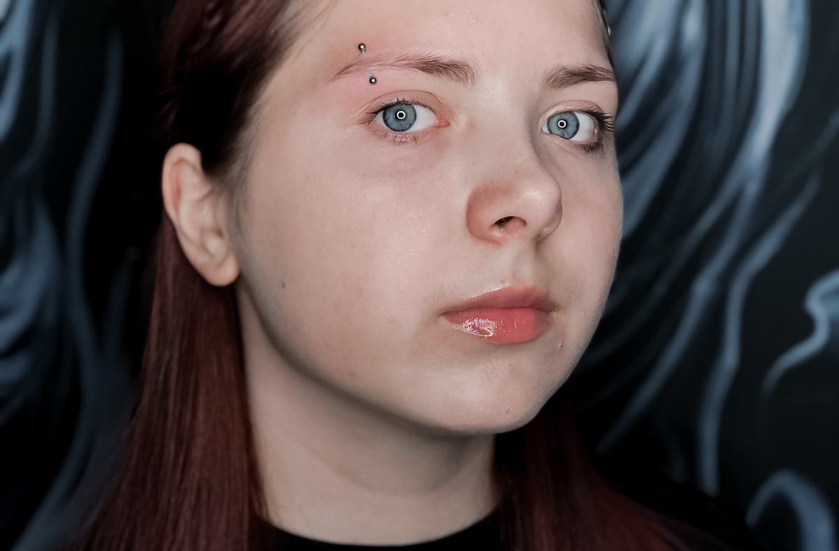 Пирсинг брови