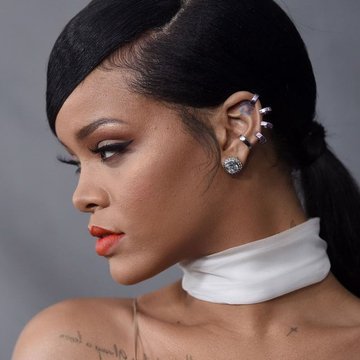 rihanna-portrait-american-singer-face-beautiful-woman-scaled.jpg