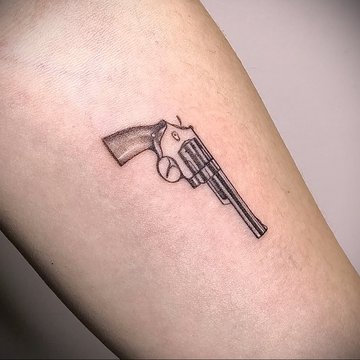тату-револьвер-фото-пример-рисунка-16.02.2021-№0104-tattoo-revolver-tatufoto.com-.jpg