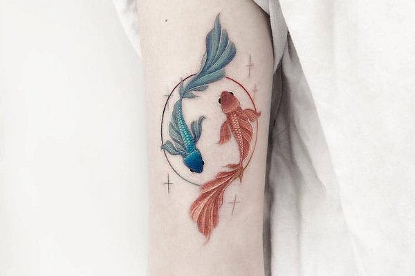 znachenie-tatu-v-vide-zolotoj-rybki-i-varianty-ee-ispolneniya.jpeg